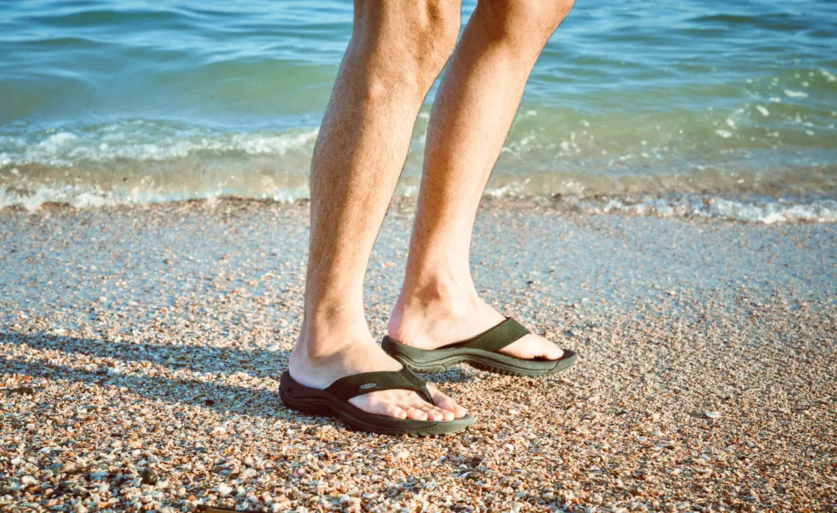 Men's Kona Leather Flip-Flop | Black/Steel Grey 7