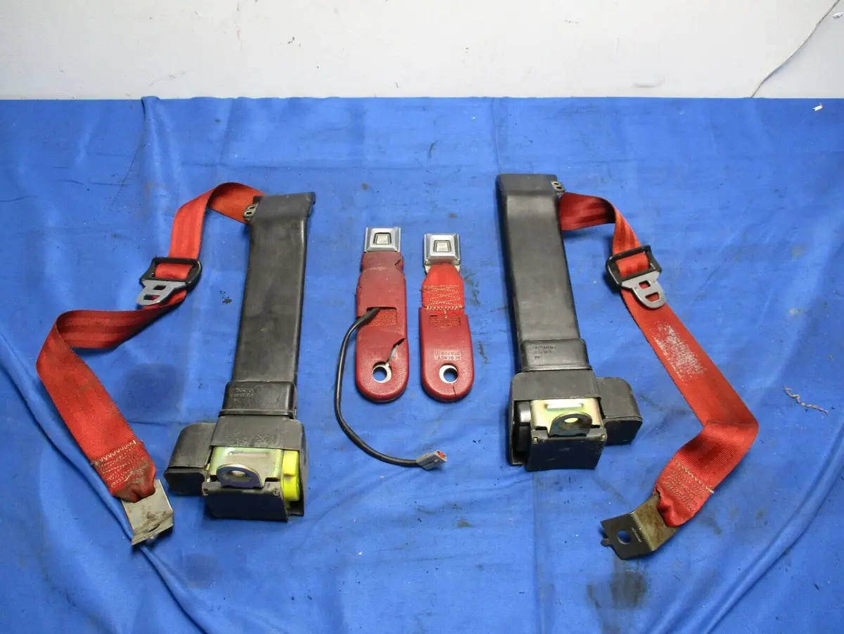1987-93 Ford Mustang Gt Red Front Seat Belt And Buckles Pair 062 1