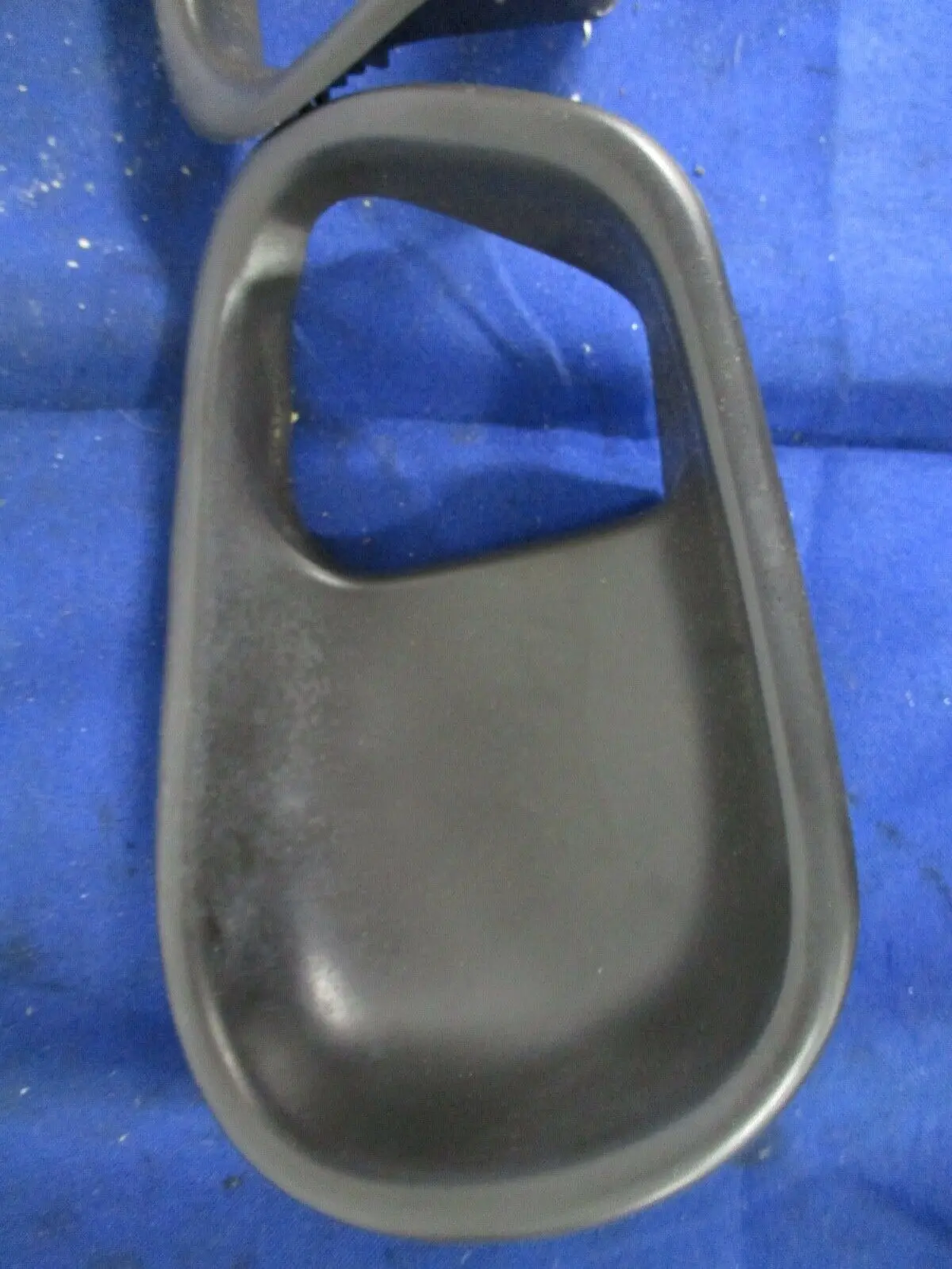 1999-04 Ford Mustang Dark Charcoal Door Handle Cup Trim Surround 020 2
