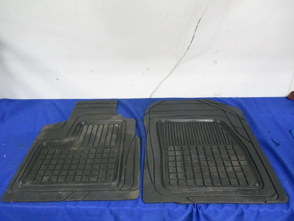 1999-04 Ford Mustang Aftermarket Rubber Floor Mats 042 1
