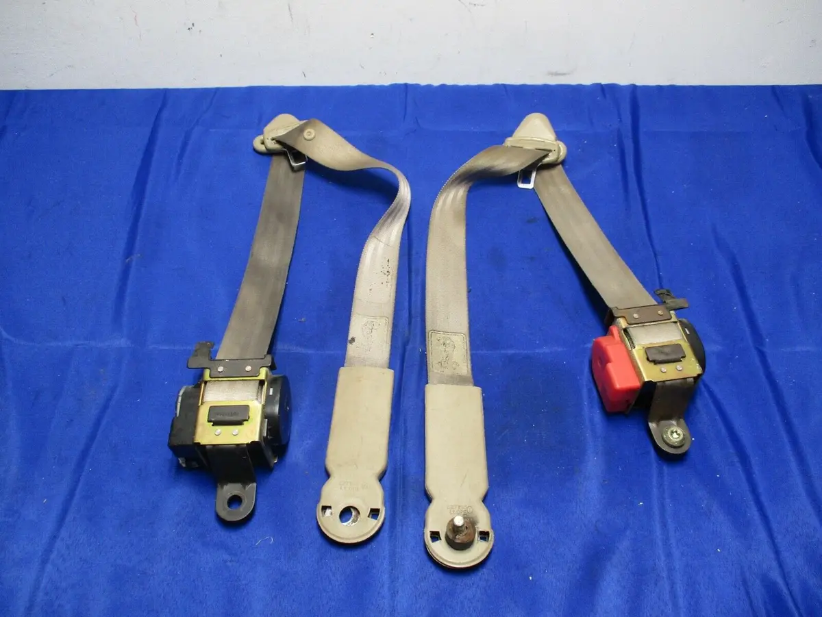 1999-04 Ford Mustang Parchment Coupe Front Seat Belts Bm 1
