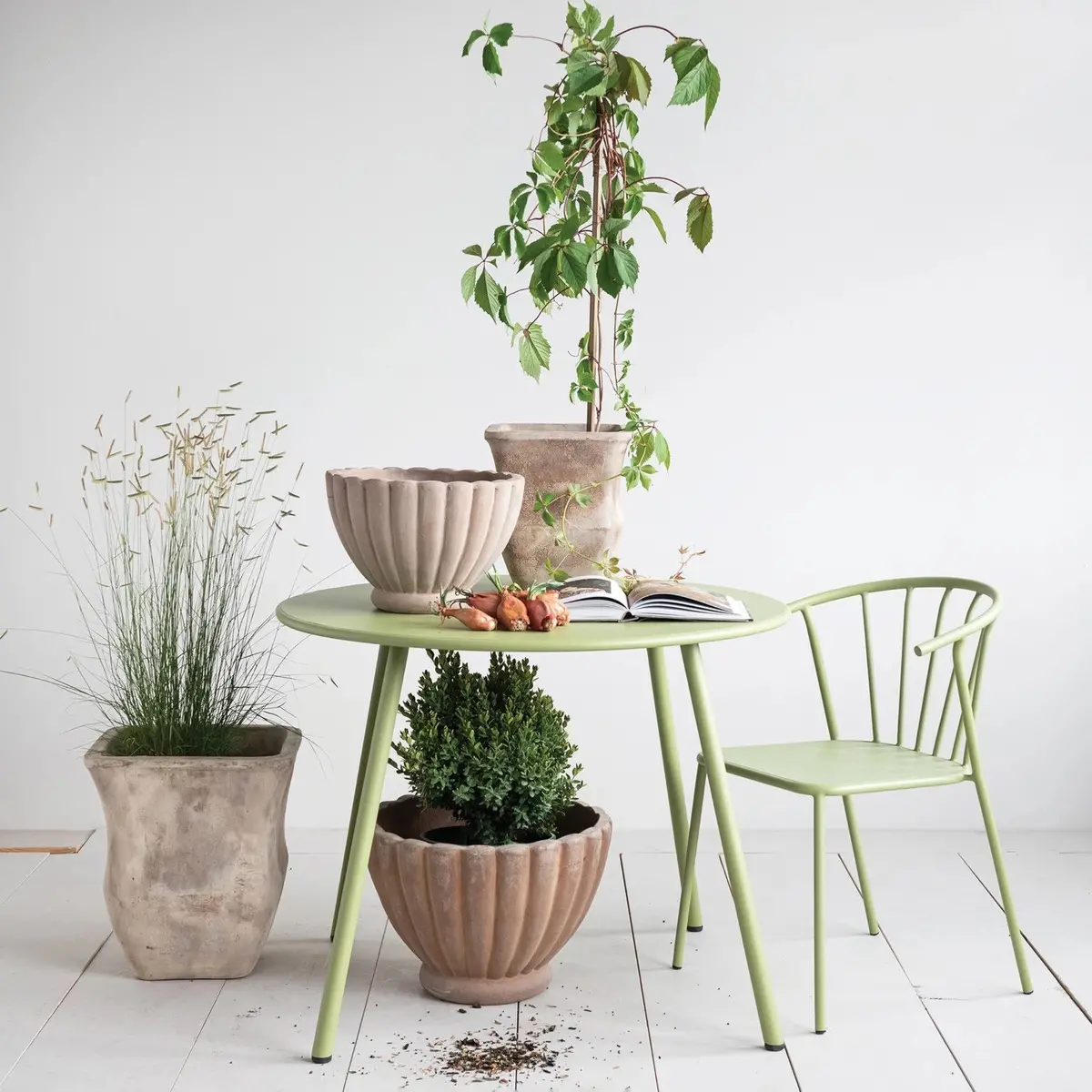 Metal Indoor/Outdoor Chair With Slatted Back, Green 1