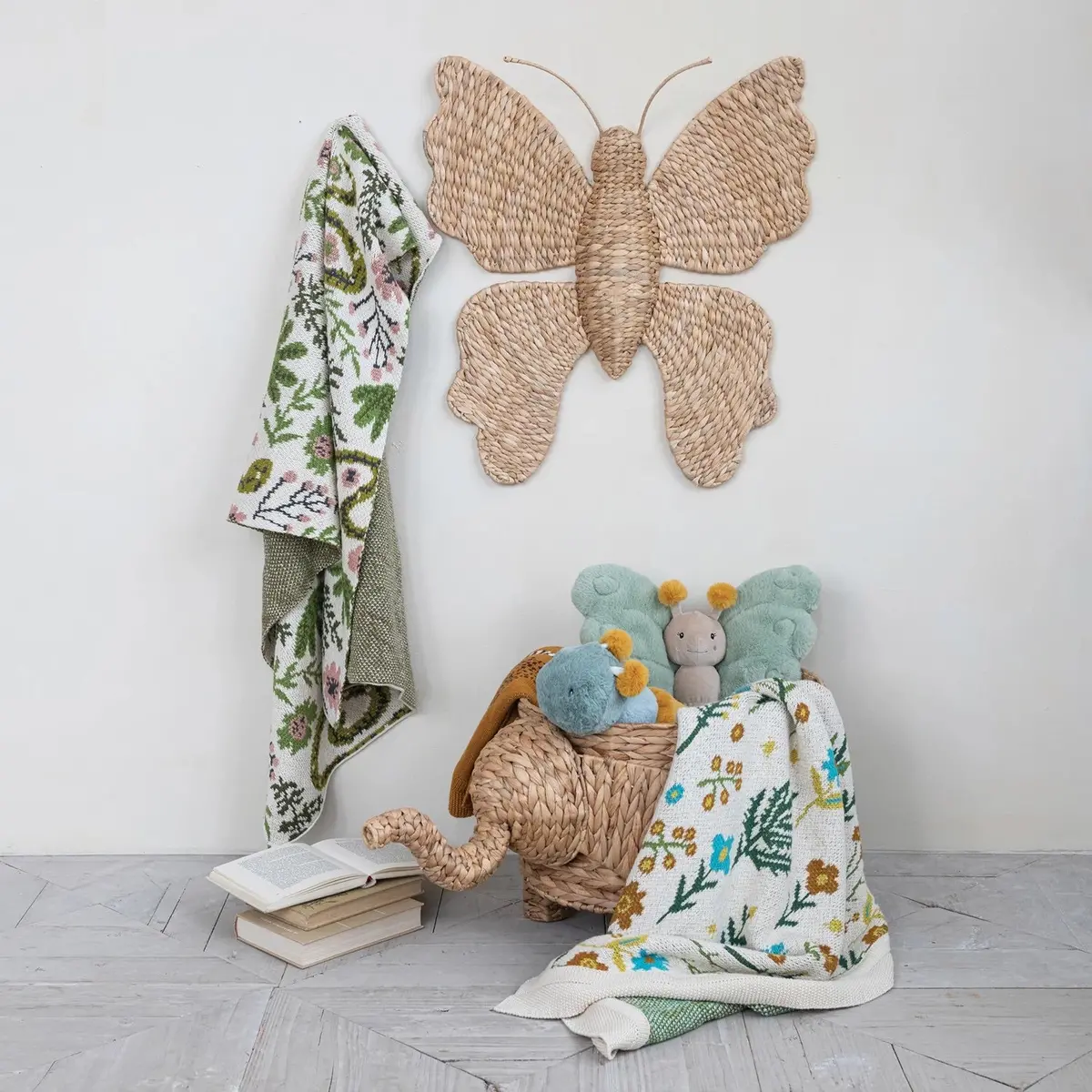 Cotton Knit Baby Blanket With Florals 1