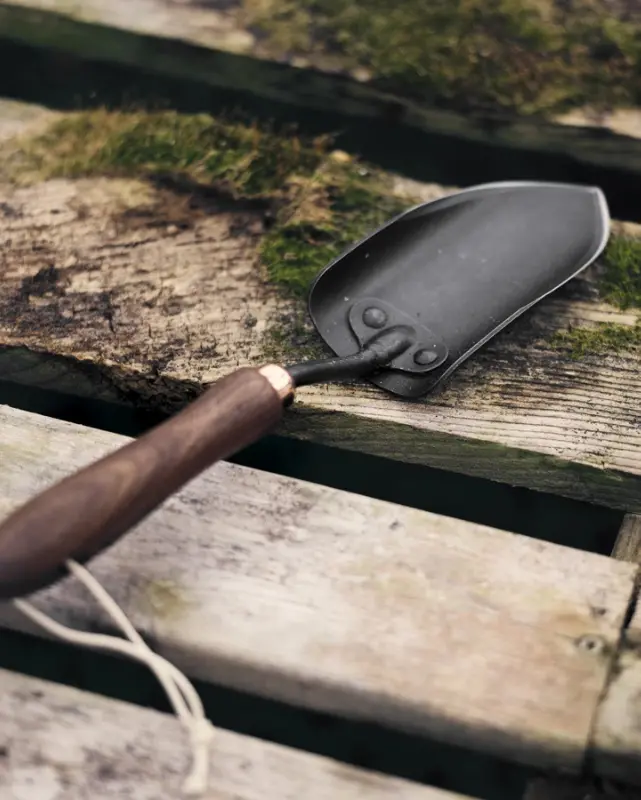 Barebones Garden Trowel, Black 1
