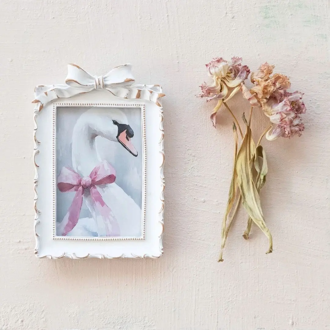 Plastic Photo Frame With Bow, Antique White & Gold Finish 1