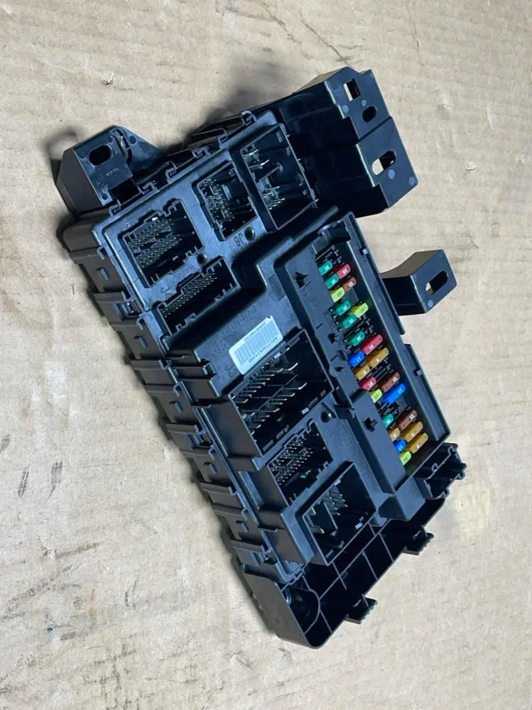 2018-23 Ford Mustang Body Control Module Mt82 D4 197 1