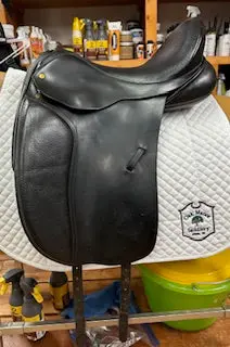 Black Country Eloquence Dressage Saddle - 17" 1