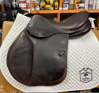 2020 Devoucoux Biarritz Jump Saddle - 17" 1