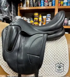 2022 Arion 4D Dressage Saddle - 18" 1