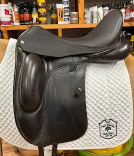 2016 Custom Wolfgang Omni Monoflap Dressage Saddle - 18" 1