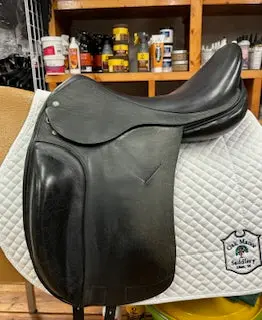 Custom Saddlery Dressage Saddle - 18" 1