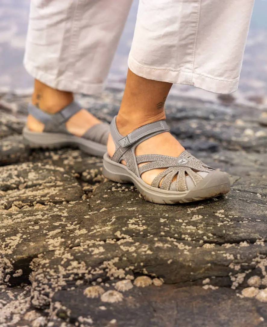 Women's Rose Sandal | Black/Neutral Gray 8