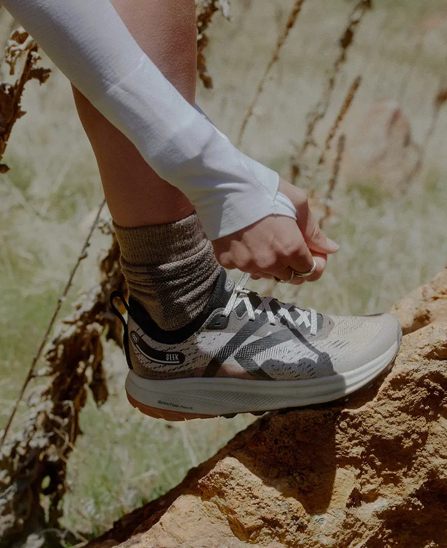 Women's Seek Trail Running Shoe | Safari/Black 8