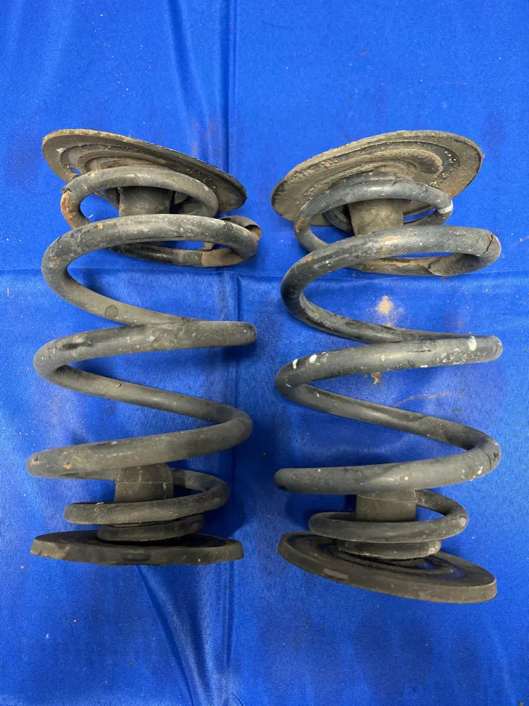 2004-06 Pontiac Gto Oem Factory Rear Springs And Isolators 95K Miles 100 1