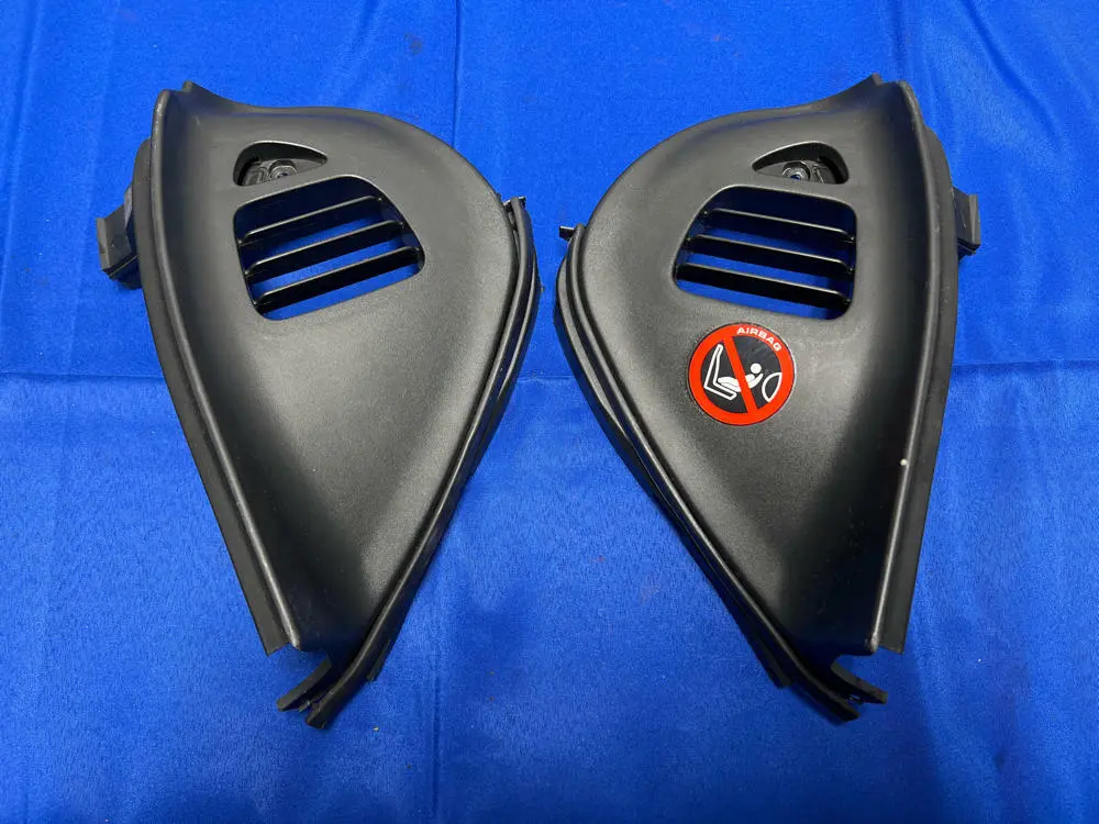 2004-06 Pontiac Gto Dash End Caps Vent Duct Oem 087 1