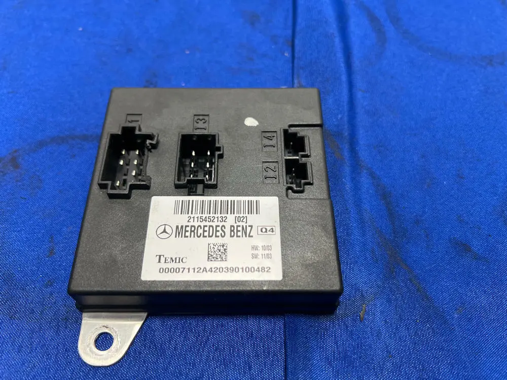 2003-06 Mercedes Benz W211 E55 Body Control Module Junction Box 105 1