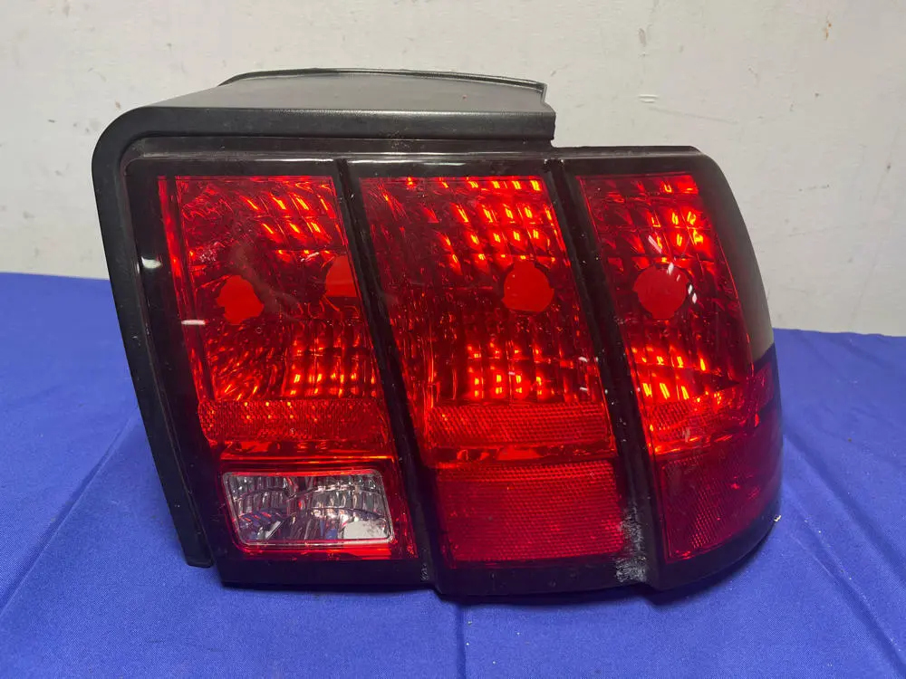 1999-04 Ford Mustang Passenger Tail Light Oem Factory 116 1
