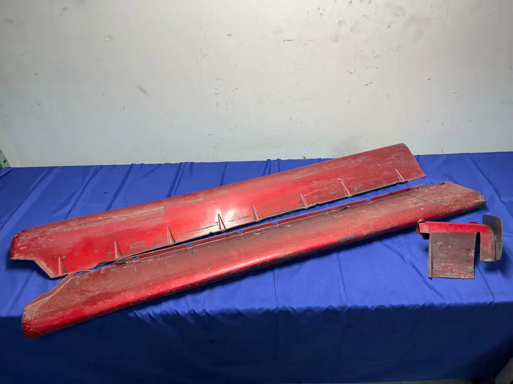 1996-98 Ford Mustang Svt Cobra Side Skirts, Missing Driver Extension 120 1