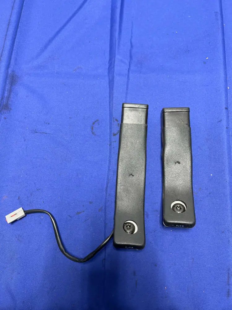 1994-98 Ford Mustang Black Front Seat Belt Buckles Left Right Pair 120 1