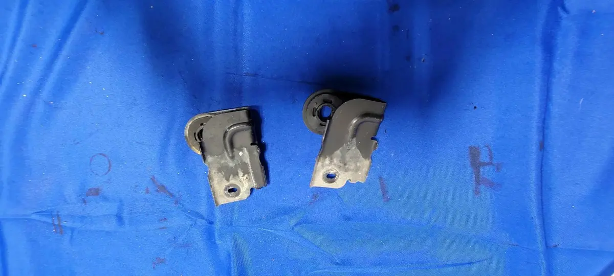 2003-04 Ford Mustang Svt Cobra Radiator Brackets Oem 1
