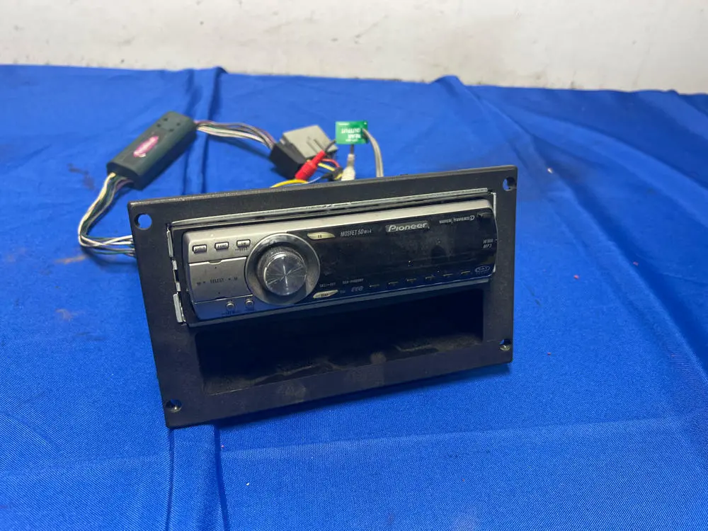 1987-93 Ford Mustang Aftermarket Pioneer Radio Head Unit 157 1