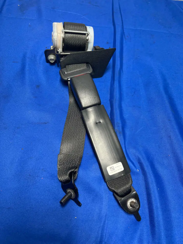 2015-23 Ford Mustang Rear Rh Seat Belt W/ Buckle 165 1