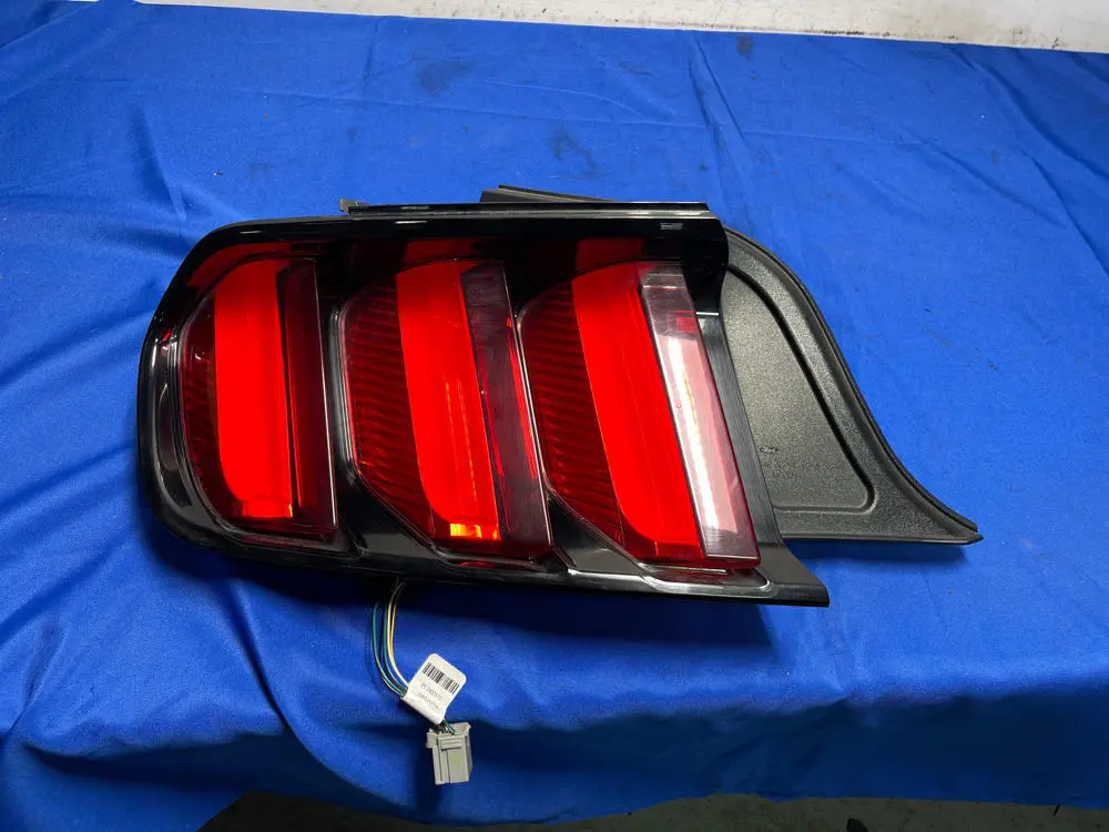 2015-23 Ford Mustang Drivers Tail Light Gt V6 Coyote 165 1