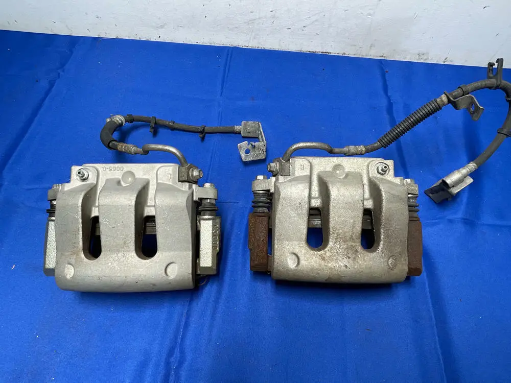 2010-14 Ford Mustang Front Brake Calipers 160 1