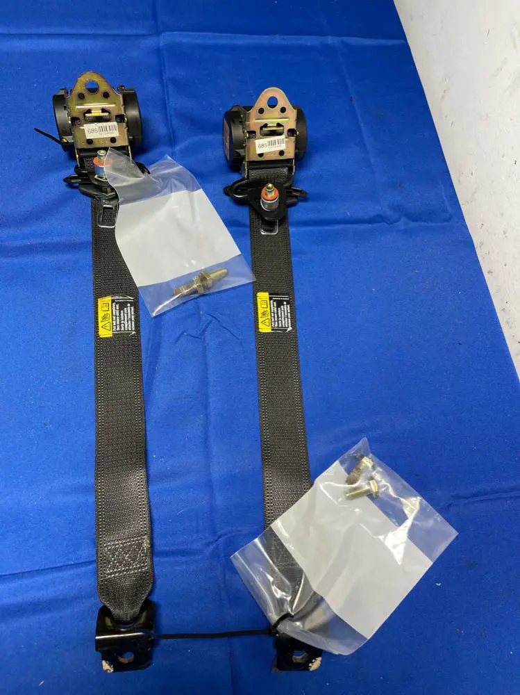 2004-06 Pontiac Gto Rear Seat Belts Pair 159 1