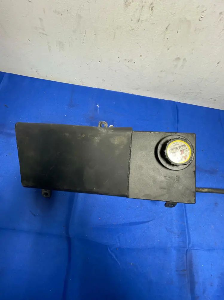 2003-04 Ford Mustang Svt Cobra Moroso Engine Coolant Reservoir (Needs Repair)166 1
