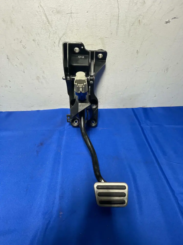 2015-17 Ford Mustang Automatic Pedal Assembly 161 1