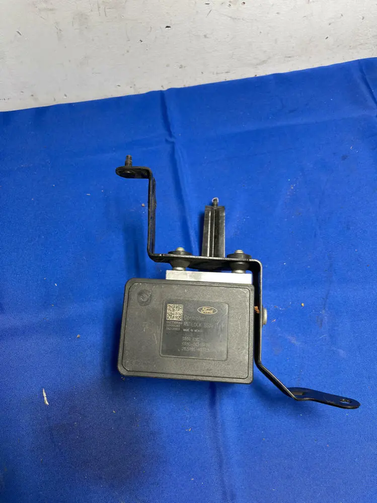 2015-17 Ford Mustang Gt 5.0 Abs Module 161 1