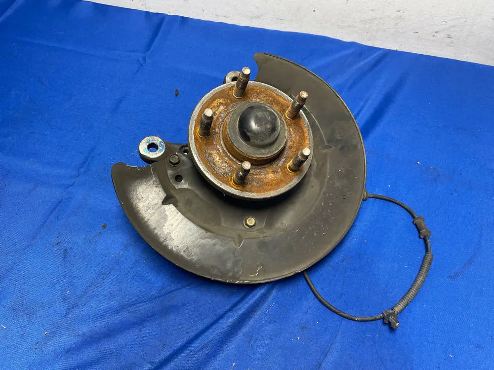 2005-09 Ford Mustang Passenger Rh Front Spindle 162 1