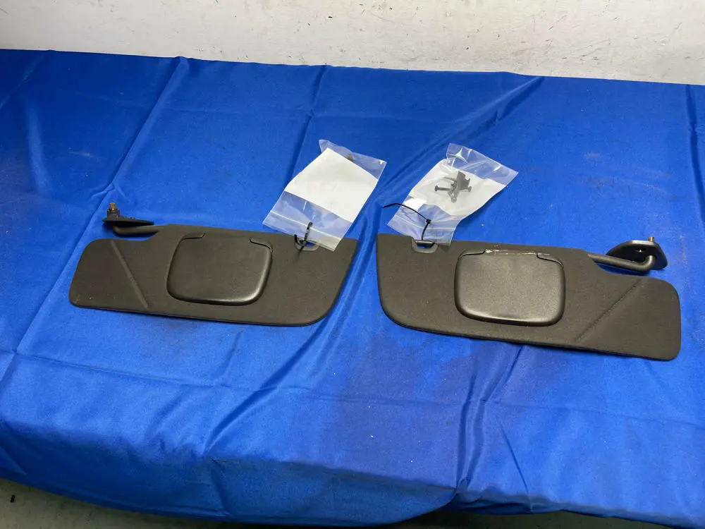 2005-09 Ford Mustang Coupe Sun Visors Pair 162 1