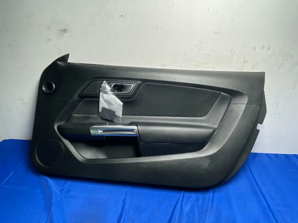 2018-23 Ford Mustang Rh Door Panel 168 1