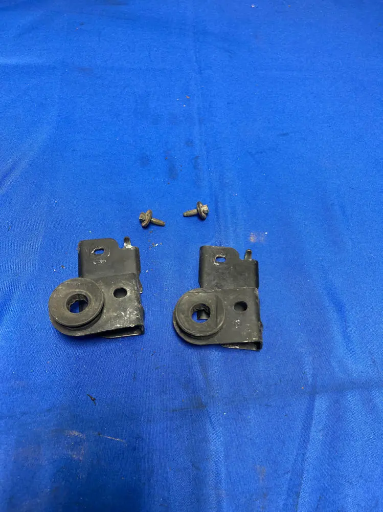 1999-04 Ford Mustang Gt Radiator Brackets 178 1