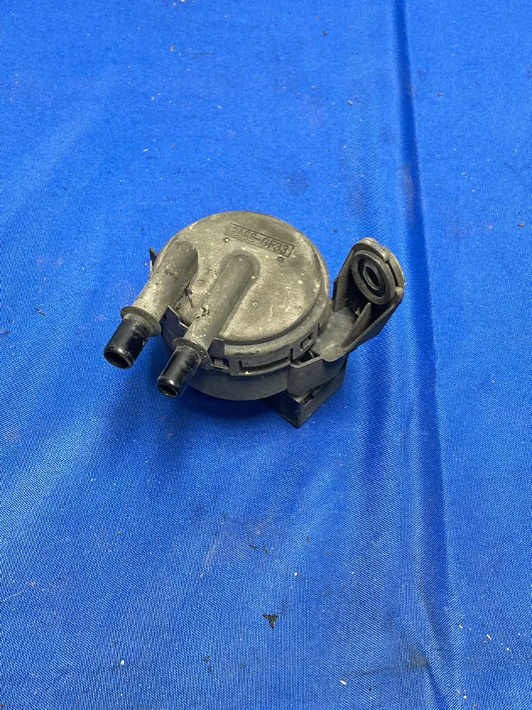 1999-04 Ford Mustang Gt Purge Valve 178 1