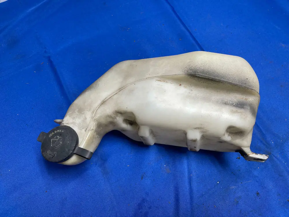 1999-04 Ford Mustang Gt Windsheild Wiper Reservoir Jug 178 1