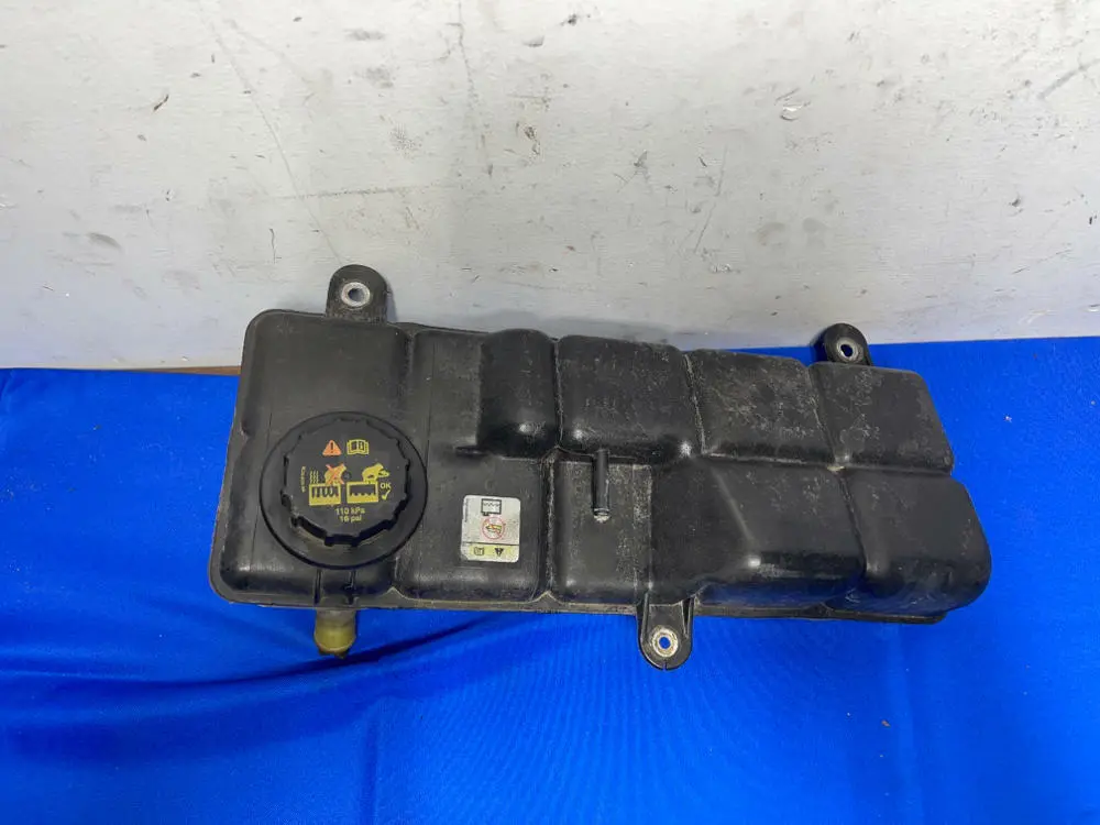 1999-04 Ford Mustang Gt Coolant Overflow Tank 178 1