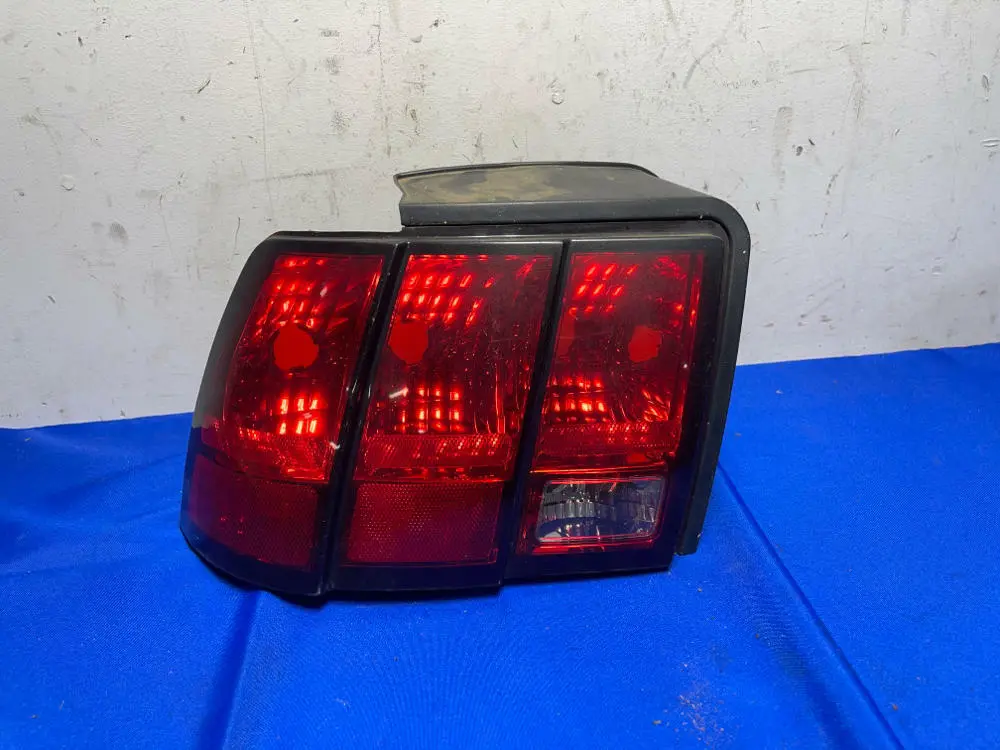 1999-04 Ford Mustang Driver Lh Tail Light 178 1