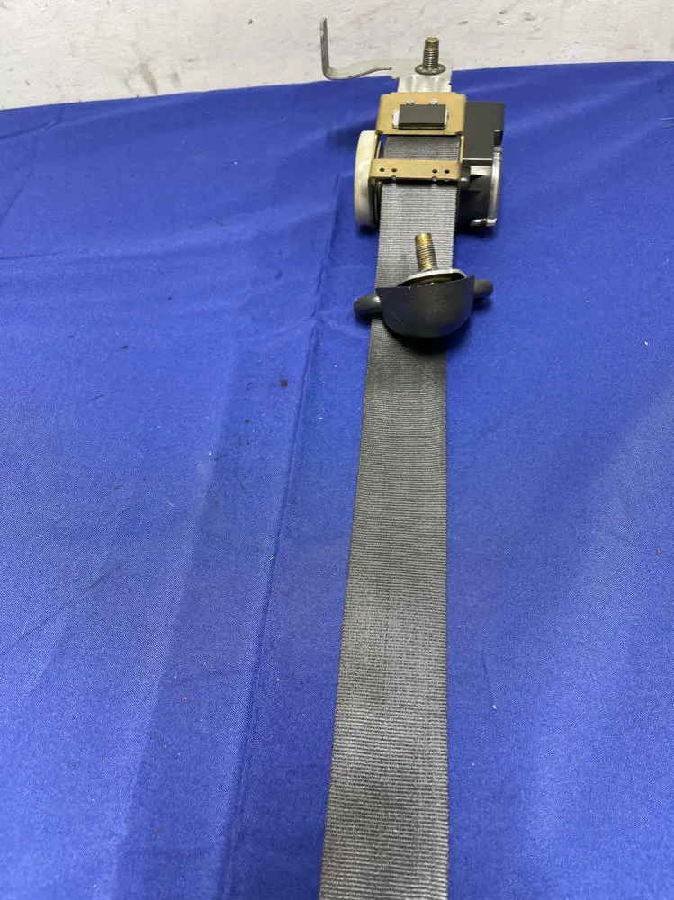 2003-04 Ford Mustang Svt Cobra Rear Seat Belt Pair 179 1