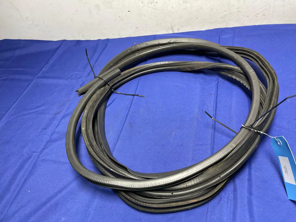 2003-04 Ford Mustang Svt Cobra Coupe Door Weather Stripping 179 1