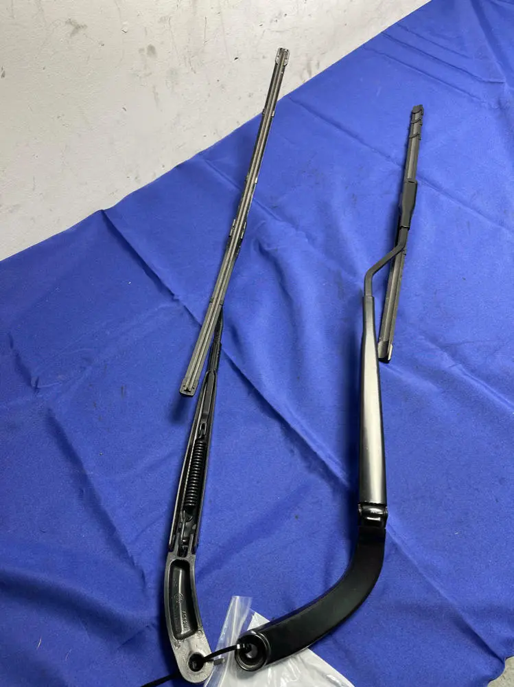2018-23 Ford Mustang Wiper Arms & Wipers 163 1