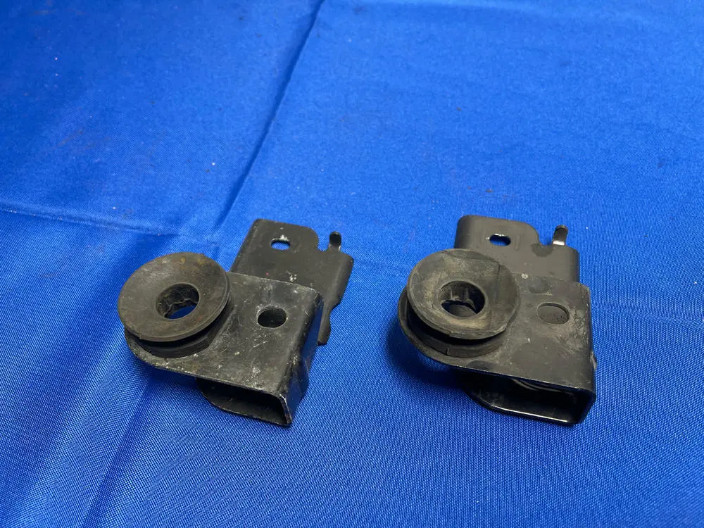 1999-04 Ford Mustang Gt Radiator Brackets 171 1