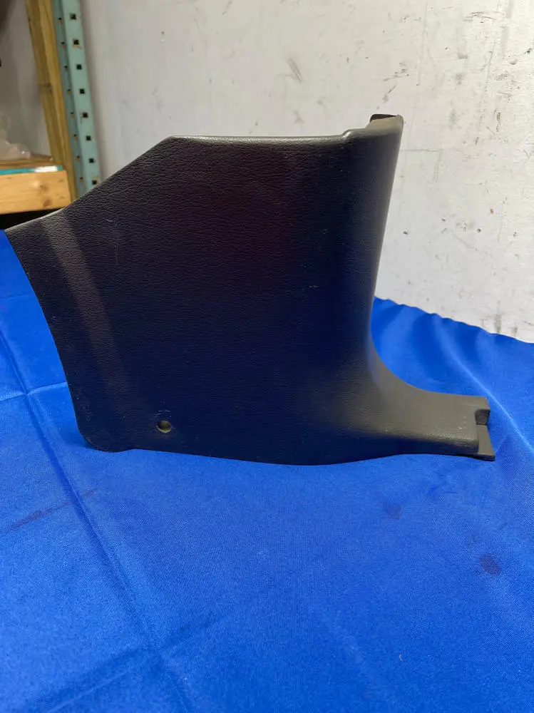 1999-04 Ford Mustang Gt 4.6 V8 Passenger Rh Dark Charcoal Kick Panel 177 1