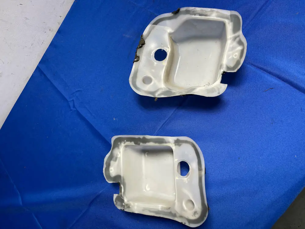 1999-04 Ford Mustang Gt Front Seat Belt Insulation Cups  4.6 V8 177 1