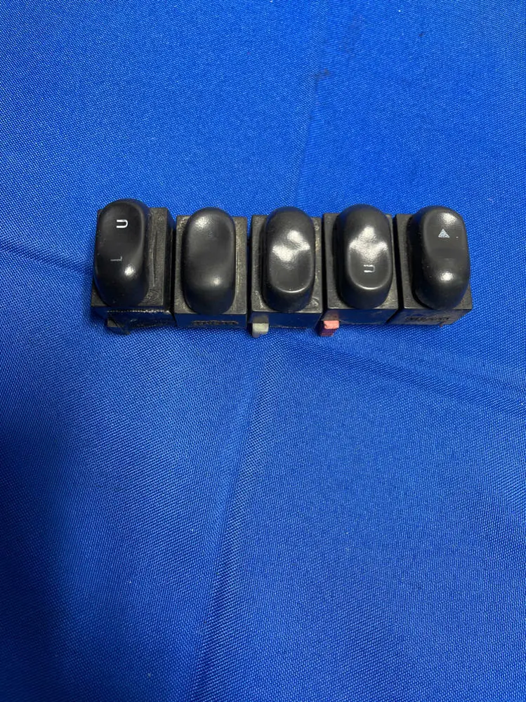 1999-04 Ford Mustang Gt 4.6 V8 Window Switches 177 1
