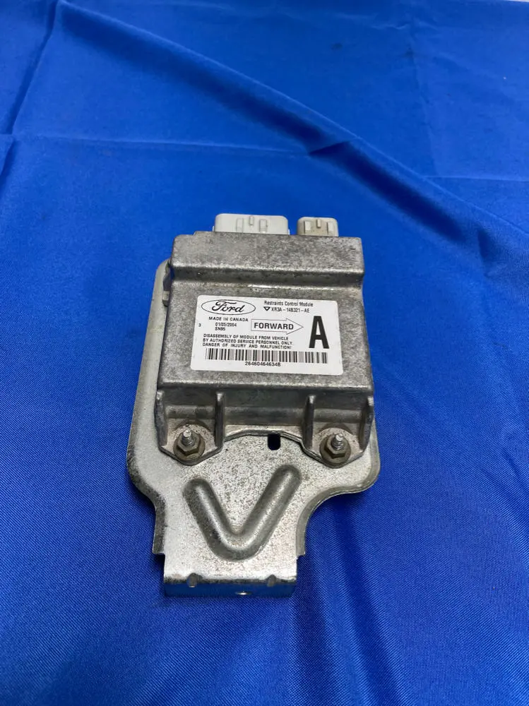 1999-04 Ford Mustang Srs Restirant Module 170 1