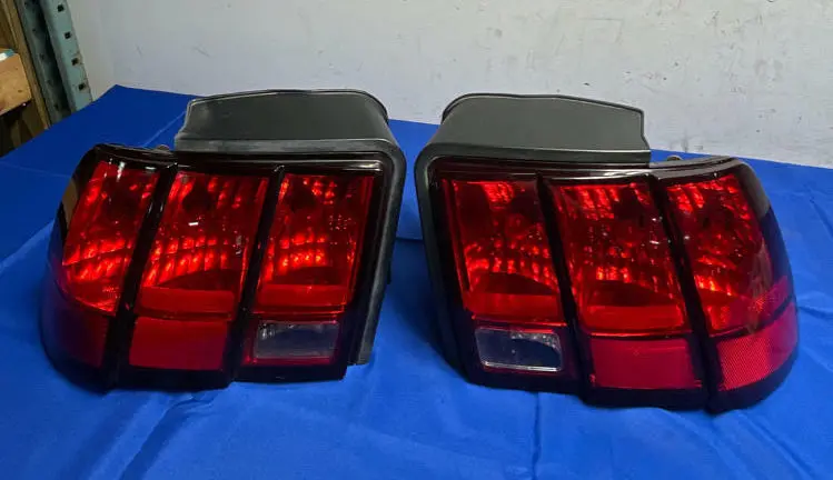1999-04 Ford Mustang Oem Tail Lights Pair 170 1