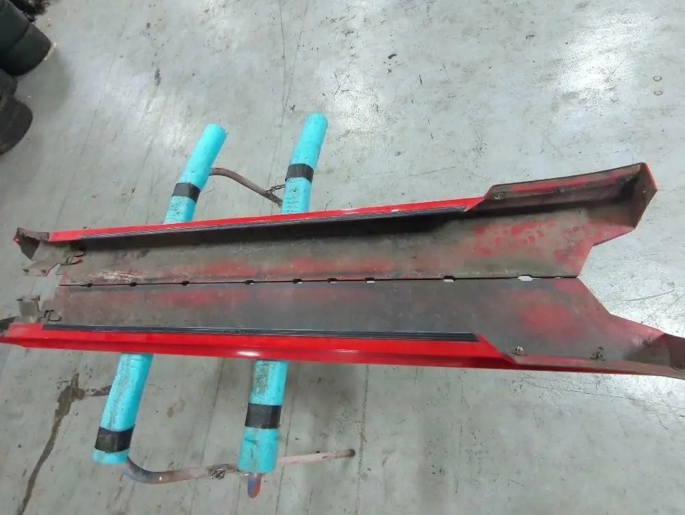 1999-04 Ford Mustang Gt V8 Torch Red Side Skirts 170 1